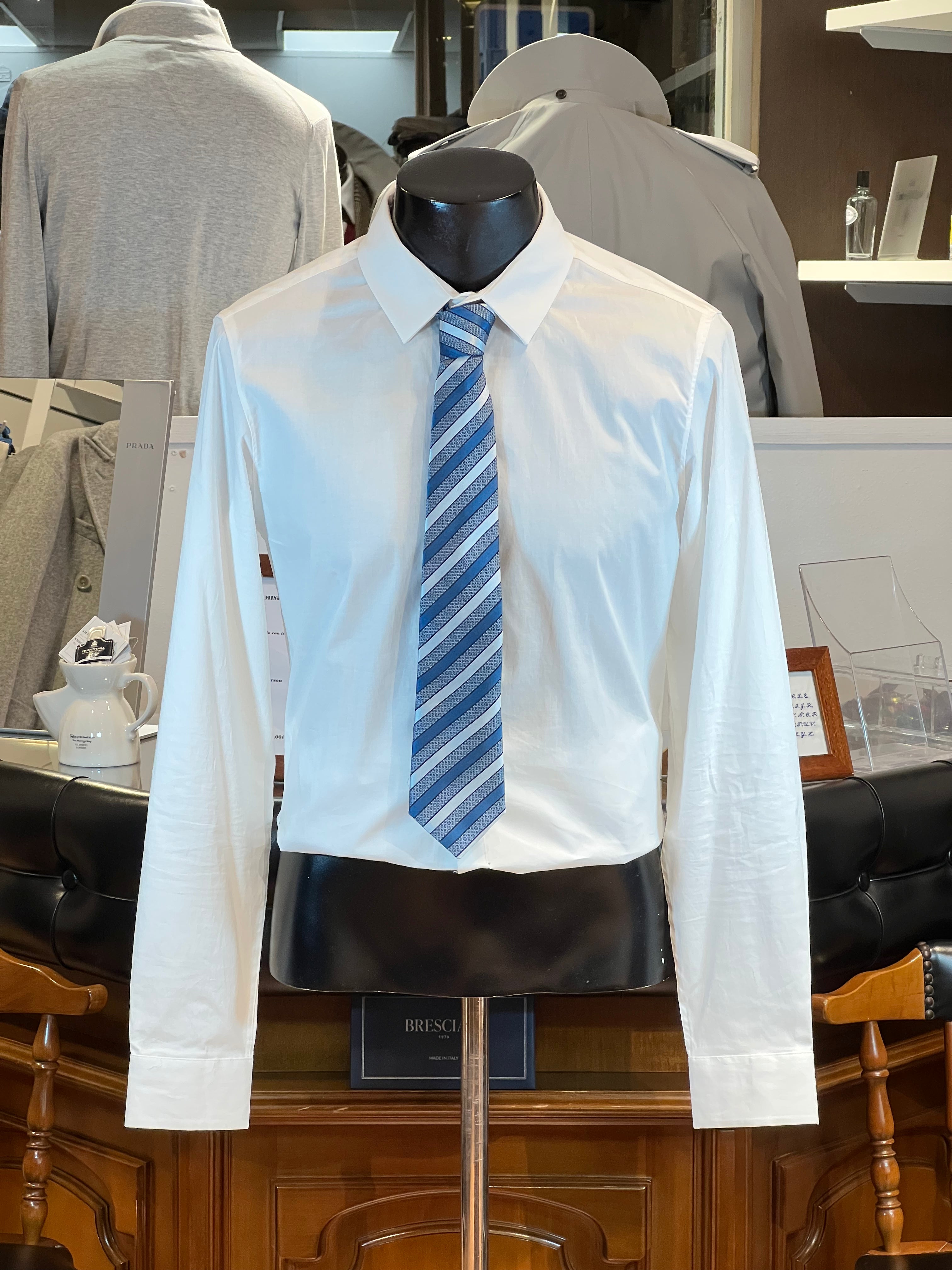 Corbata de Seda Canali (Textura y Rayas en Tonos Azules)