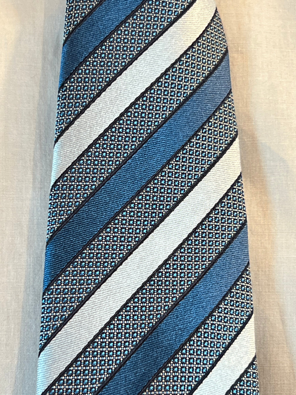 Corbata de Seda Canali (Textura y Rayas en Tonos Azules)