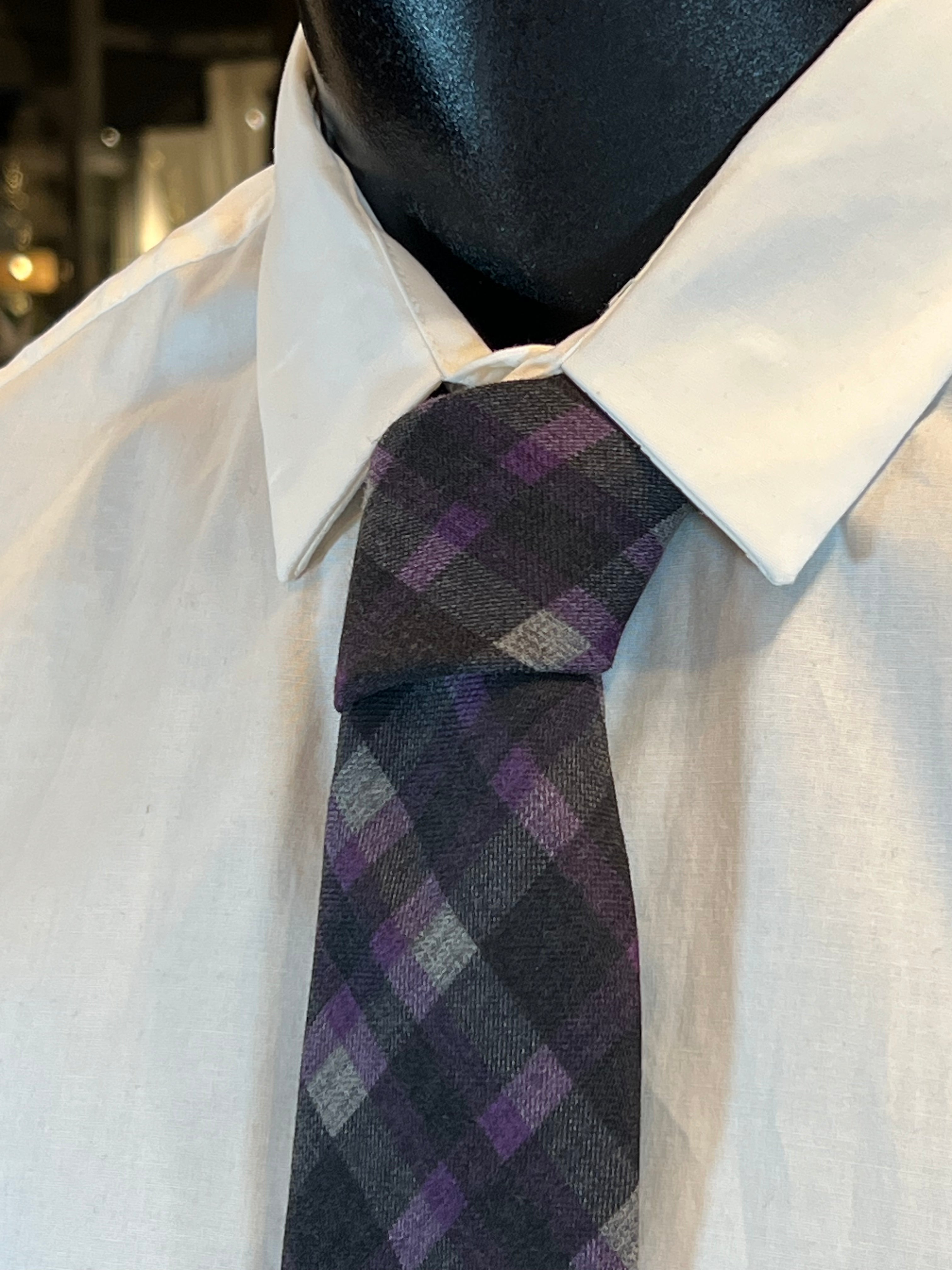 Corbata JB de Lana (Cuadros Escoceses Púrpura y Gris)