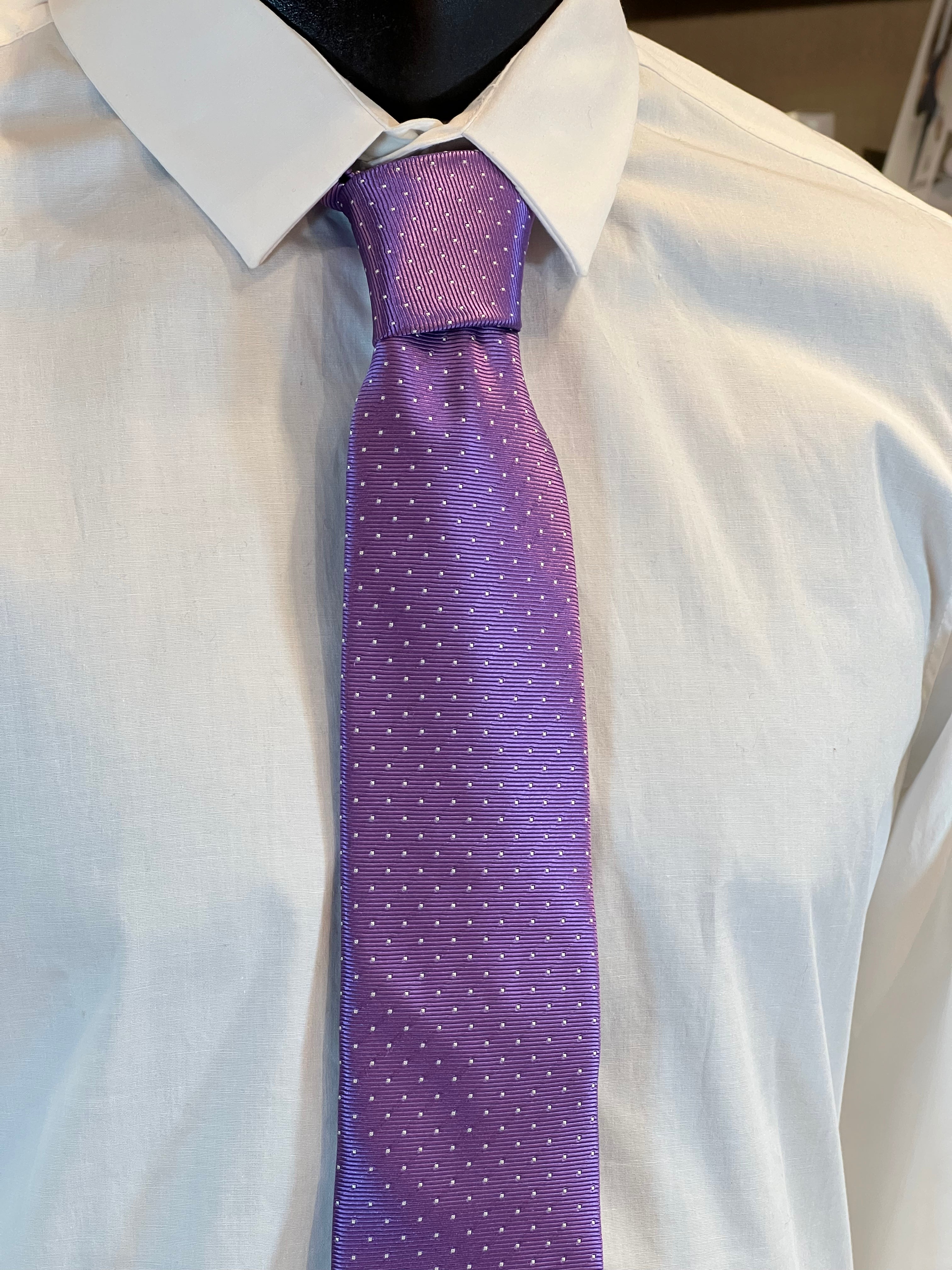 Corbata Atelier F.B. de Seda Pura (Morado con Lunares)