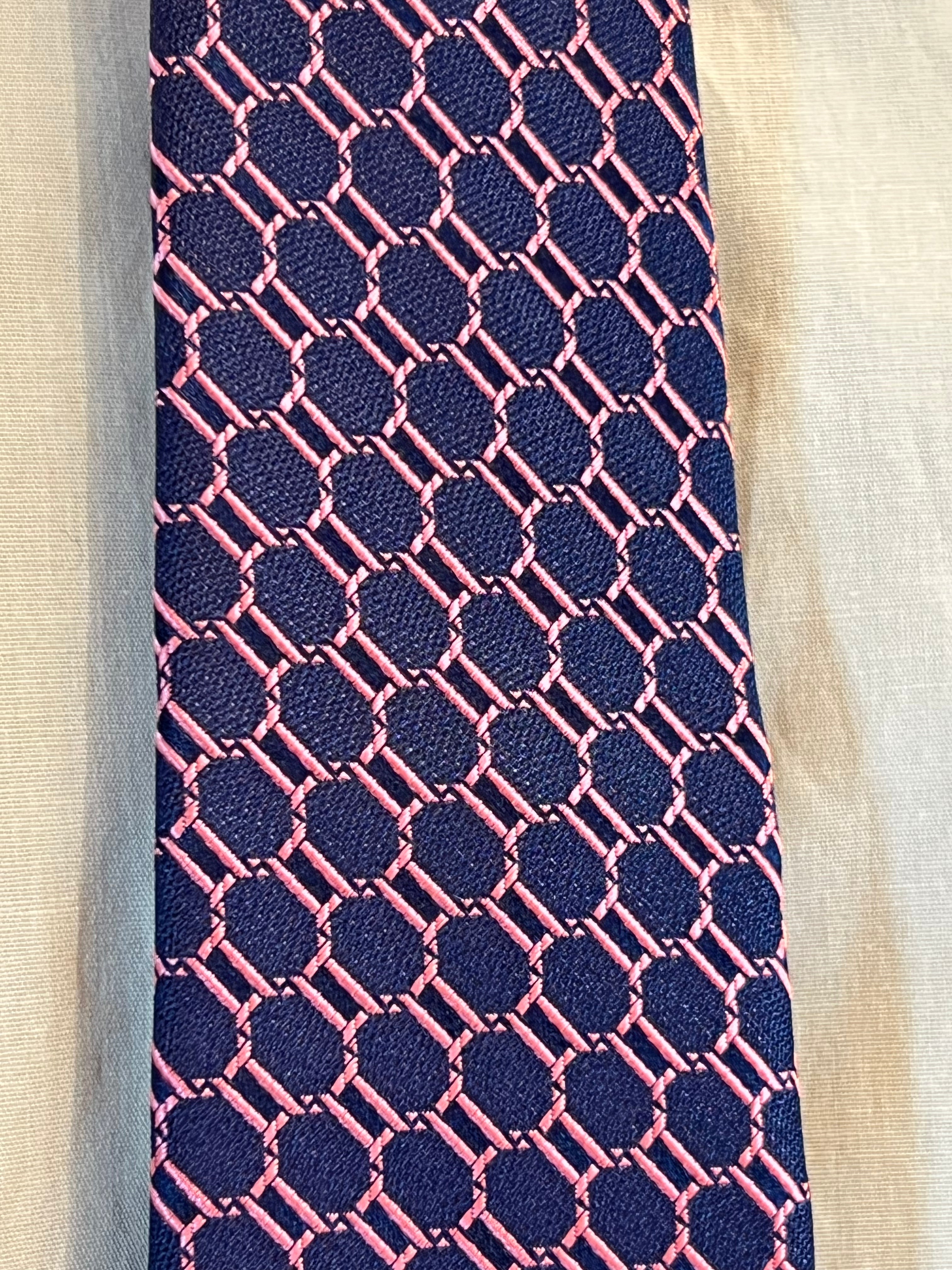 Corbata JB de Seda Pura (Malla Geométrica Rosa)