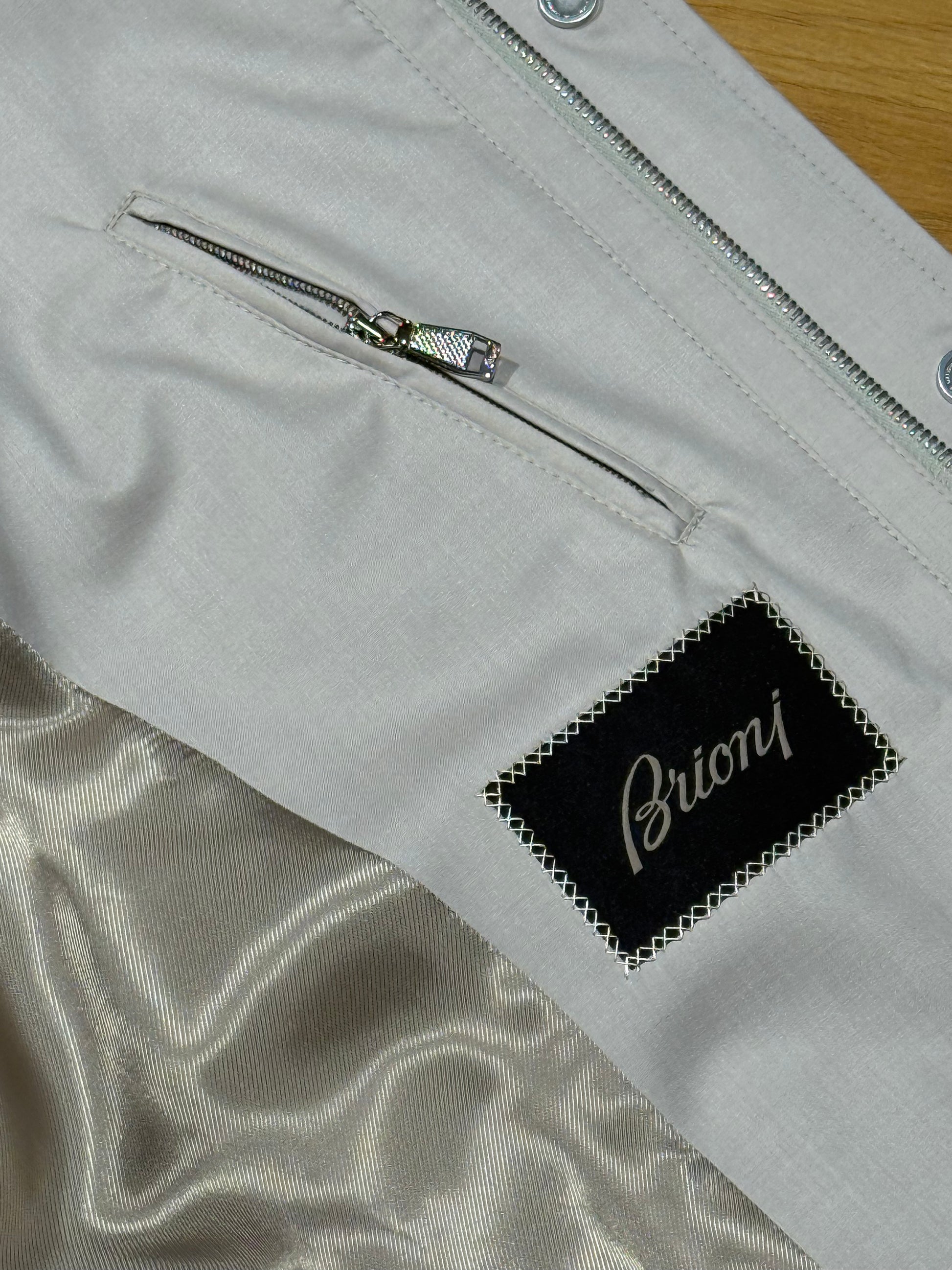 Brioni – Bomber de Viaje Ligera en Lana y Seda